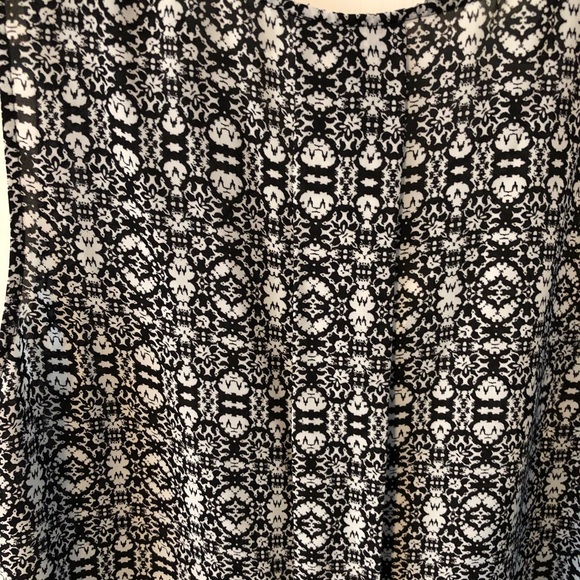 Patterned Tank Top - Picture 4 of 5